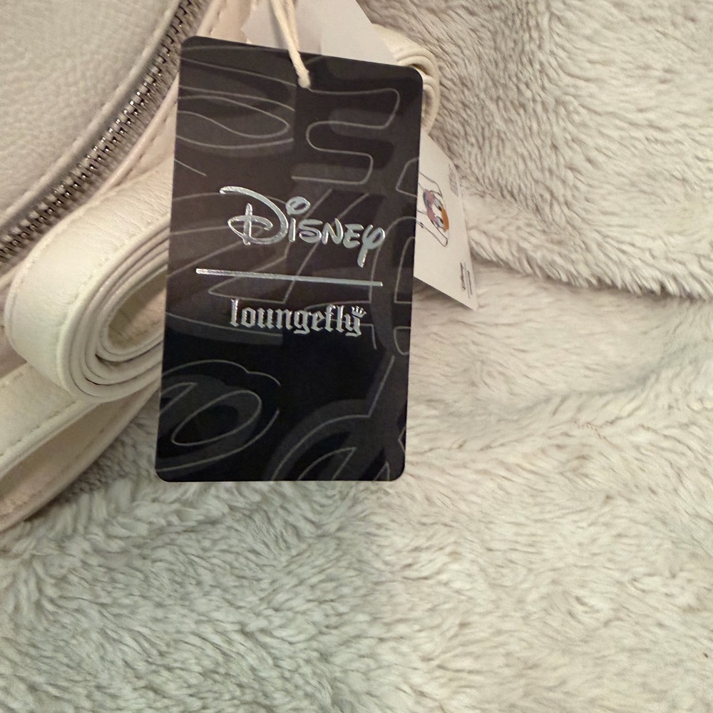 Reversible Donald & Daisy Loungefly backpack/crossbody. - Picture 5 of 13